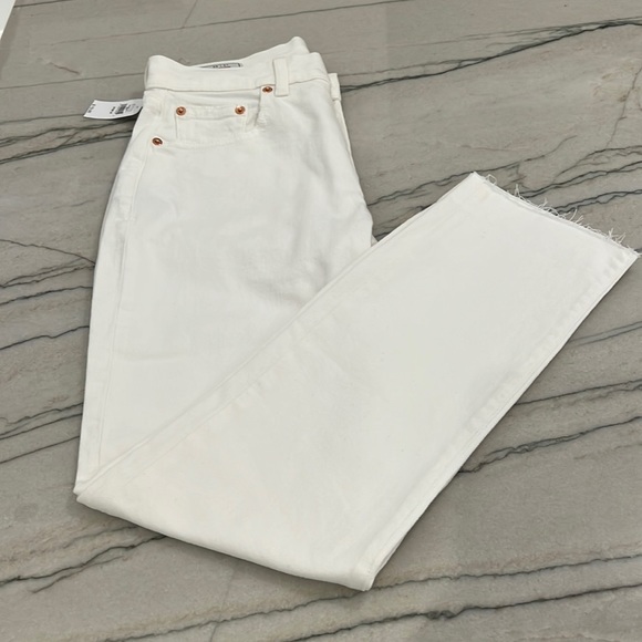 NWT Gap Mid Rise Girlfriend Jeans with Washwell White-26 Short - Picture 6 of 14